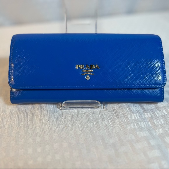 Prada Saffiano Wallet in striking blue in EUC - Picture 1 of 13